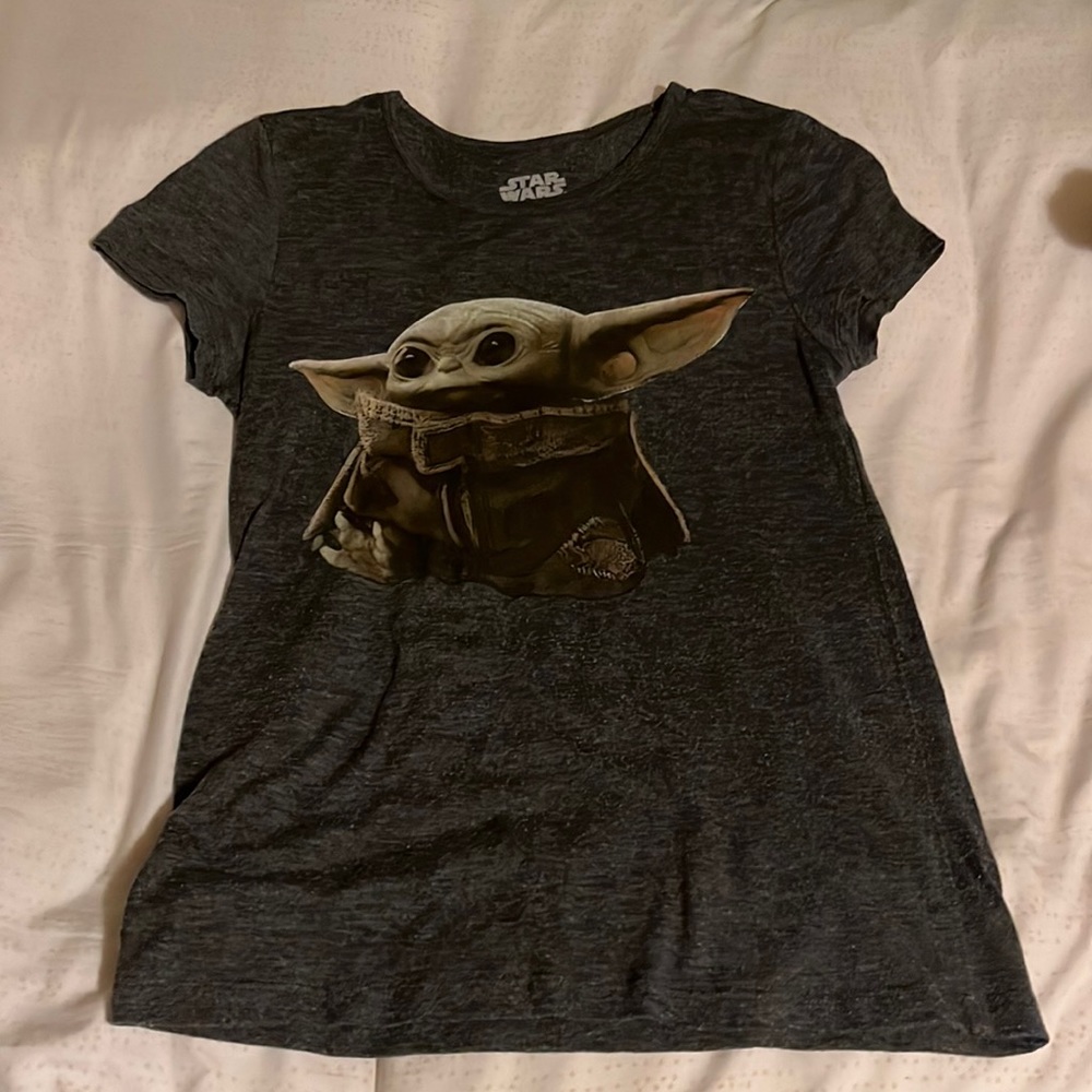 Baby yoda tee